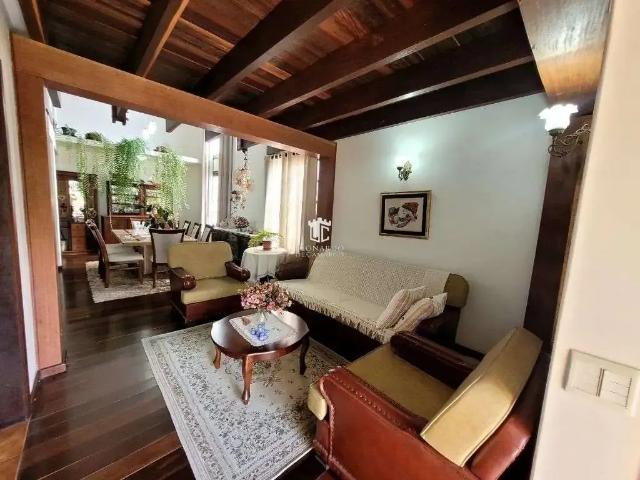 Casa / Sobrado para Venda em Curitiba/PR Tarumã 4 Quartos