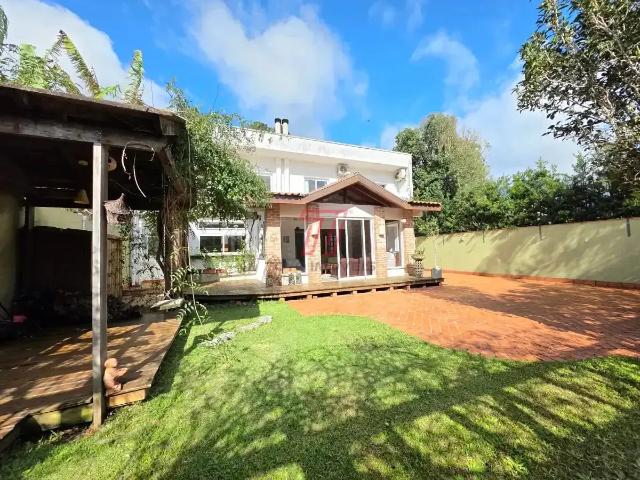 Casa / Sobrado para Venda em Curitiba/PR Tarumã 4 Quartos