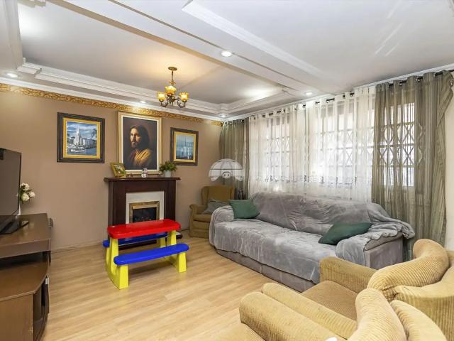 Casa / Sobrado para Venda em Curitiba/PR Tarumã 4 Quartos