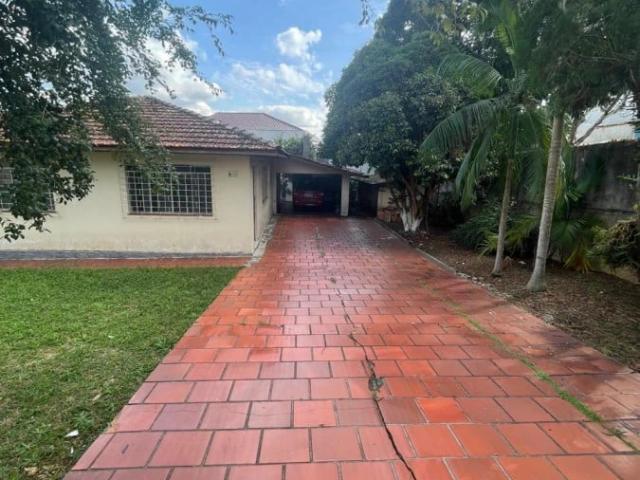 Casa / Sobrado para Venda em Curitiba/PR Xaxim 4 Quartos