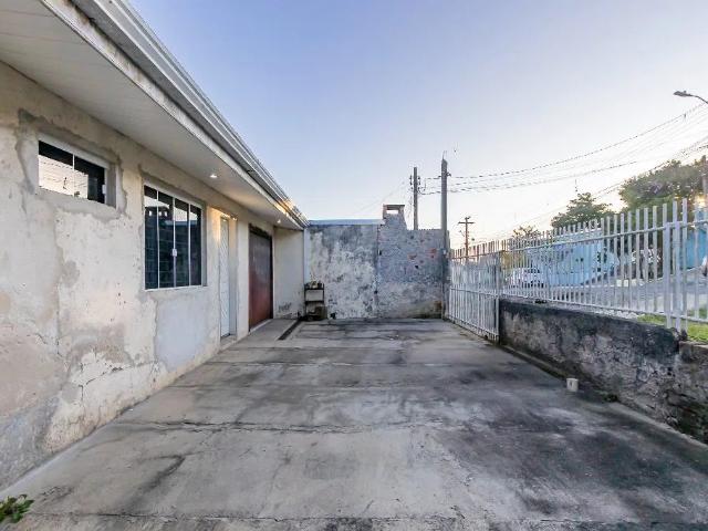 Casa / Sobrado para Venda em Curitiba/PR Xaxim 4 Quartos