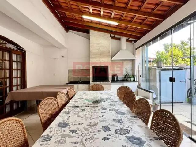 Casa / Sobrado para Venda em Curitiba/PR Xaxim 6 Quartos