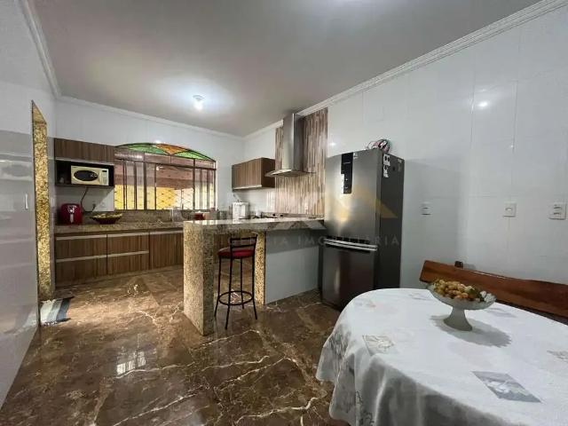 Casa / Sobrado para Venda em Divinópolis/MG Bom Pastor 4 Quartos