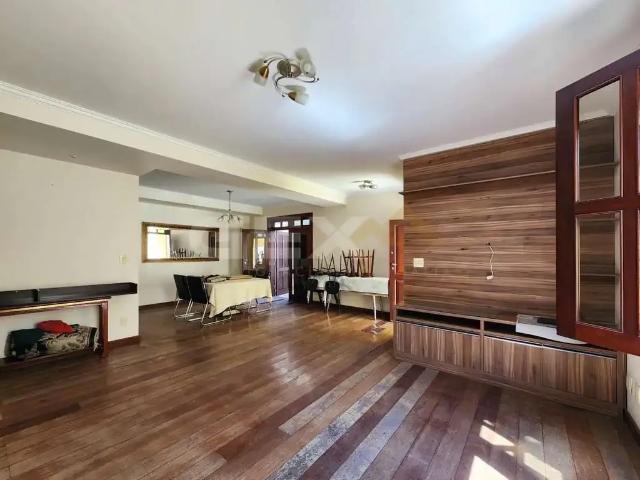 Casa / Sobrado para Venda em Divinópolis/MG Centro 5 Quartos