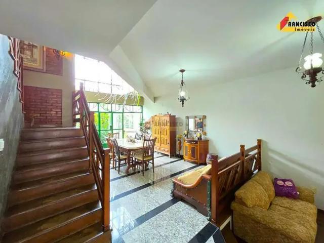 Casa / Sobrado para Venda em Divinópolis/MG Centro 3 Quartos