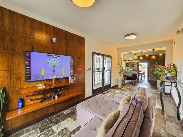 Casa / Sobrado para Venda em Divinópolis/MG Itaí 4 Quartos