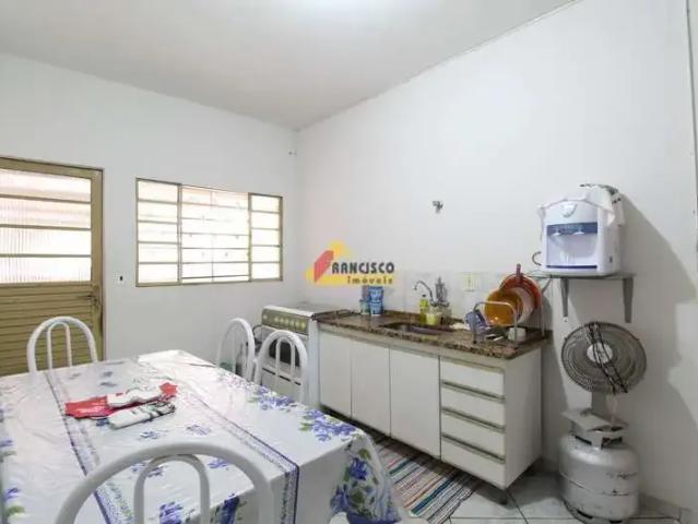 Casa / Sobrado para Venda em Divinópolis/MG Padre Eustáquio 3 Quartos