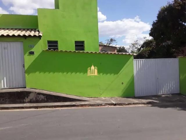 Casa / Sobrado para Venda em Esmeraldas/MG Centro 3 Quartos