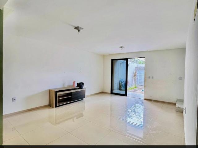 Casa / Sobrado para Venda em Eusébio/CE Coité 3 Quartos