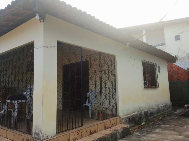 Casa / Sobrado para Venda em Fortaleza/CE Coaçu 3 Quartos