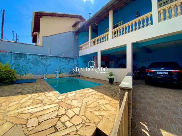 Casa / Sobrado para Venda em Extrema/MG Centro 5 Quartos