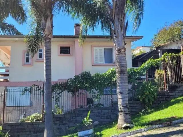 Casa / Sobrado para Venda em Farroupilha/RS Primeiro de Maio 3 Quartos