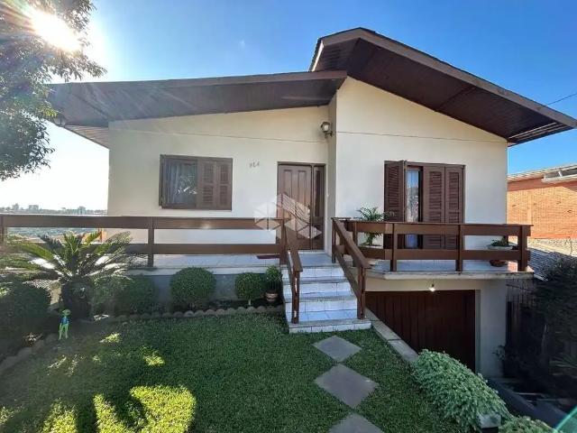 Casa / Sobrado para Venda em Farroupilha/RS Primeiro de Maio 4 Quartos