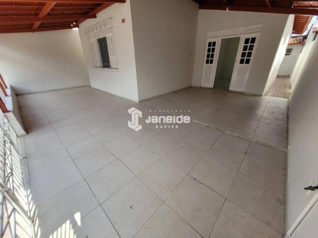 Casa / Sobrado para Venda em Feira de Santana/BA Jardim Acácia 3 Quartos