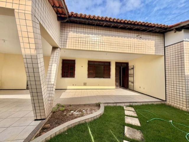 Casa / Sobrado para Venda em Fortaleza/CE Cajazeiras 3 Quartos
