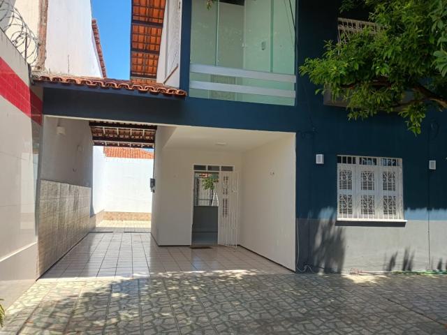 Casa / Sobrado para Venda em Fortaleza/CE Cidade dos Funcionários 4 Quartos