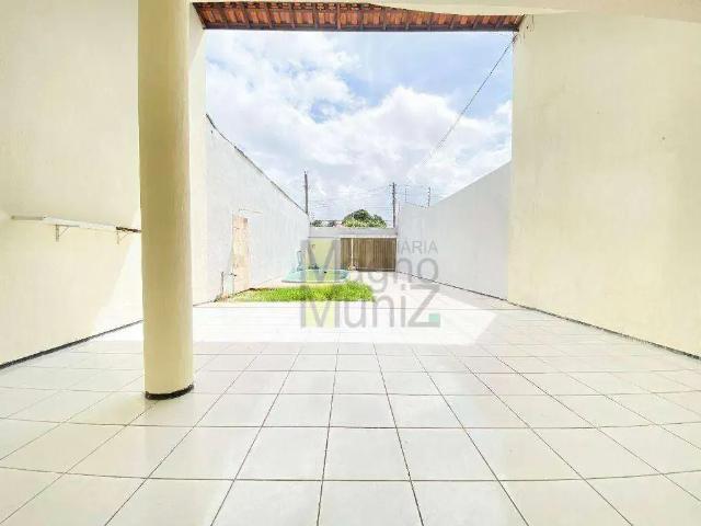 Casa / Sobrado para Venda em Fortaleza/CE Cidade dos Funcionários 3 Quartos