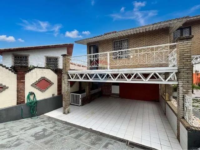 Casa / Sobrado para Venda em Fortaleza/CE Edson Queiroz 6 Quartos