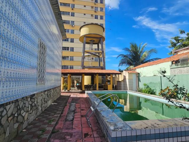 Casa / Sobrado para Venda em Fortaleza/CE Farias Brito 6 Quartos