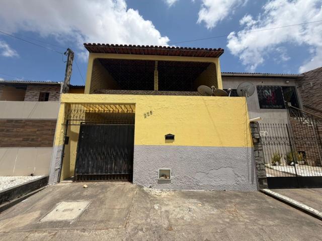 Casa / Sobrado para Venda em Fortaleza/CE Maraponga 4 Quartos