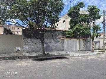 Casa / Sobrado para Venda em Fortaleza/CE Montese 3 Quartos