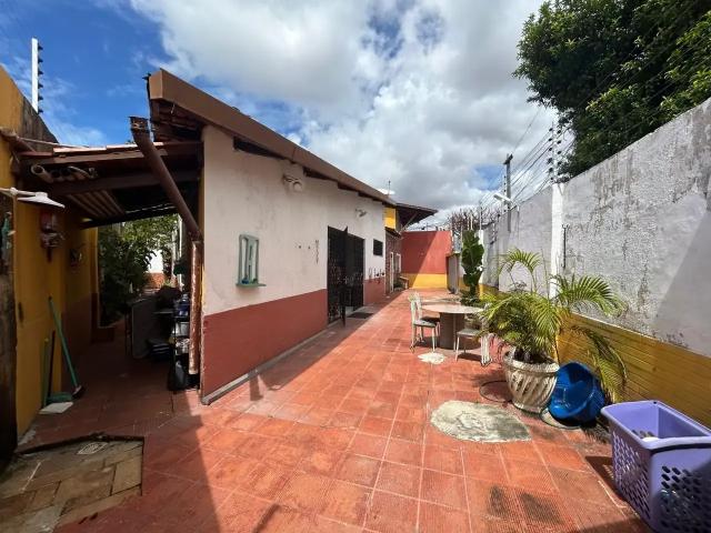 Casa / Sobrado para Venda em Fortaleza/CE Montese 3 Quartos