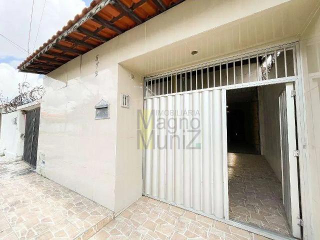 Casa / Sobrado para Venda em Fortaleza/CE Montese 3 Quartos