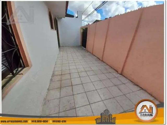 Casa / Sobrado para Venda em Fortaleza/CE Montese 4 Quartos