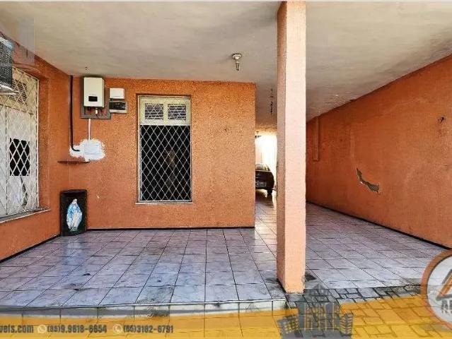Casa / Sobrado para Venda em Fortaleza/CE Montese 4 Quartos