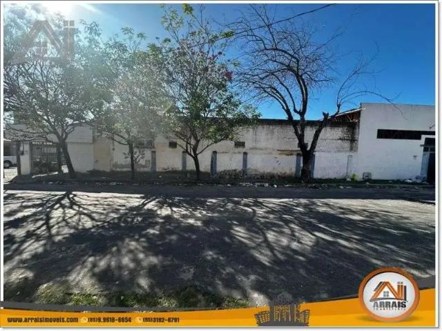 Casa / Sobrado para Venda em Fortaleza/CE Montese 4 Quartos