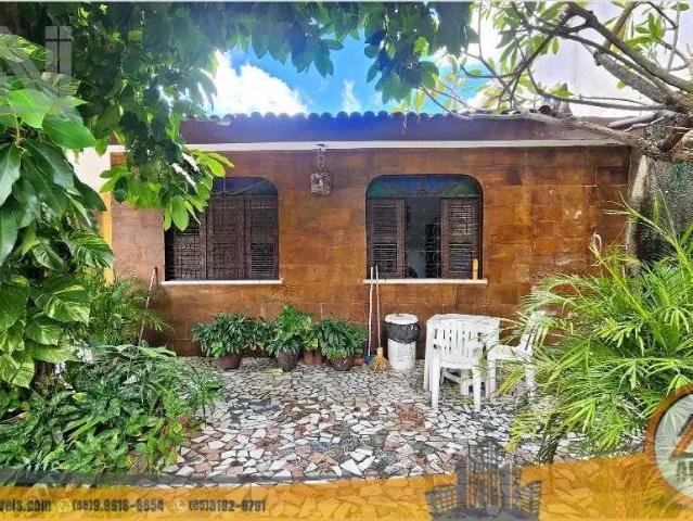 Casa / Sobrado para Venda em Fortaleza/CE Montese 4 Quartos