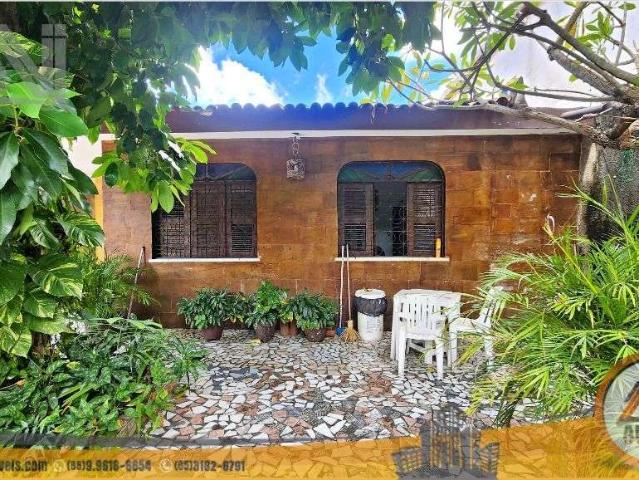 Casa / Sobrado para Venda em Fortaleza/CE Montese 4 Quartos