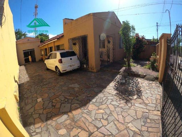 Casa / Sobrado para Venda em Fortaleza/CE Montese 5 Quartos