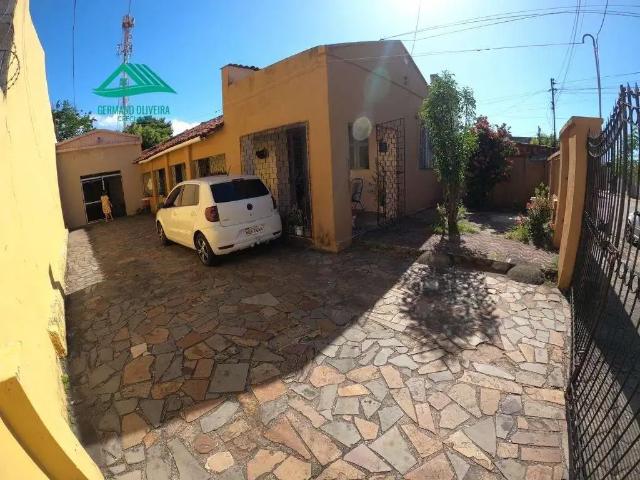 Casa / Sobrado para Venda em Fortaleza/CE Montese 5 Quartos