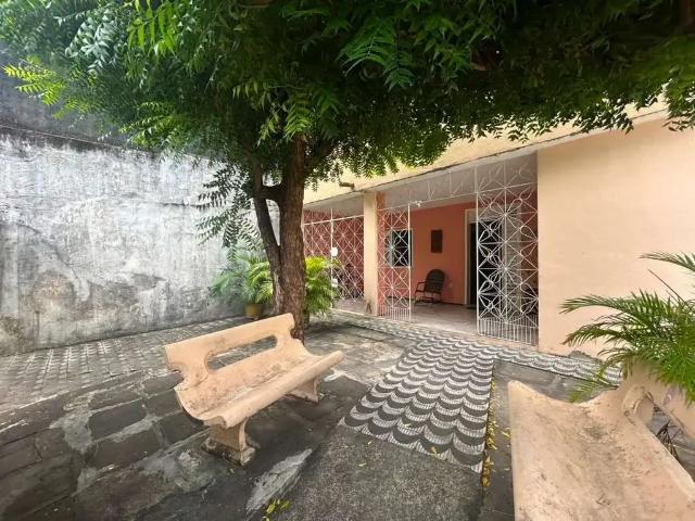 Casa / Sobrado para Venda em Fortaleza/CE Montese 5 Quartos