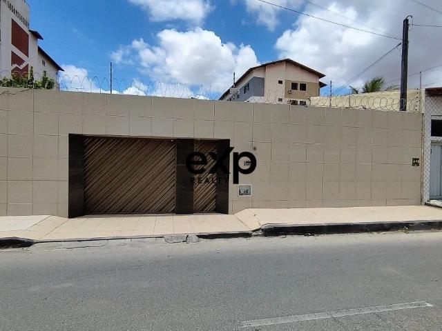 Casa / Sobrado para Venda em Fortaleza/CE Montese 5 Quartos