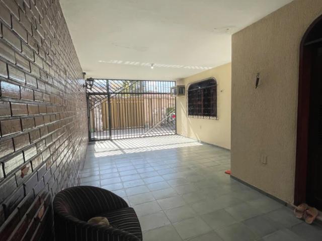 Casa / Sobrado para Venda em Fortaleza/CE Parquelândia 4 Quartos