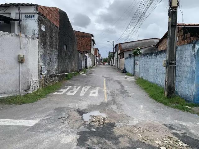 Casa / Sobrado para Venda em Fortaleza/CE Prefeito José Walter 2 Quartos
