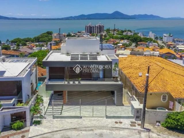 Casa / Sobrado para Venda em Florianópolis/SC Coqueiros 3 Quartos