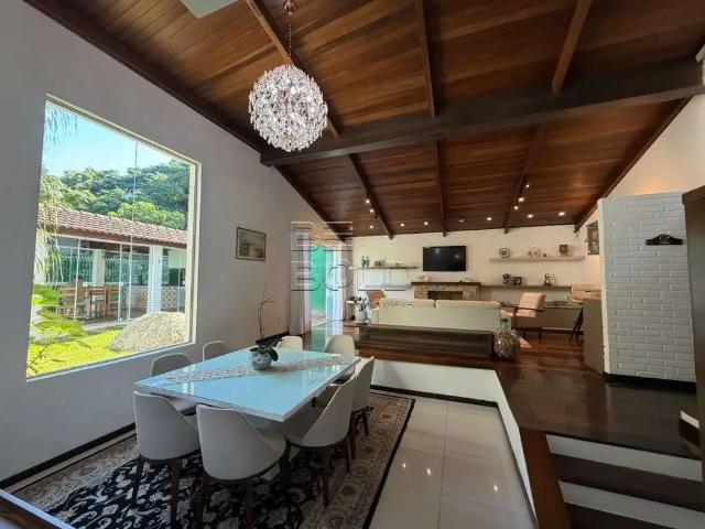 Casa / Sobrado para Venda em Florianópolis/SC Coqueiros 4 Quartos