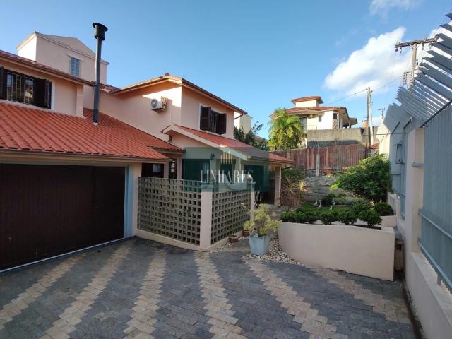 Casa / Sobrado para Venda em Florianópolis/SC Coqueiros 4 Quartos