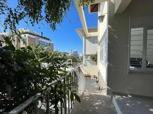 Casa / Sobrado para Venda em Florianópolis/SC Coqueiros 4 Quartos