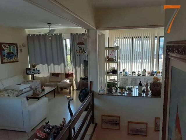 Casa / Sobrado para Venda em Florianópolis/SC Coqueiros 4 Quartos