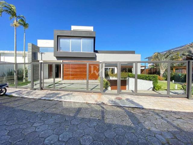 Casa / Sobrado para Venda em Florianópolis/SC Coqueiros 4 Quartos