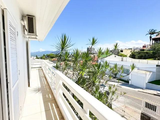 Casa / Sobrado para Venda em Florianópolis/SC Coqueiros 4 Quartos
