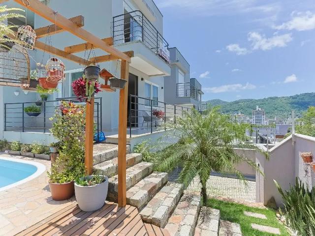 Casa / Sobrado para Venda em Florianópolis/SC Córrego Grande 3 Quartos