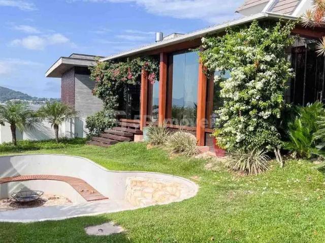 Casa / Sobrado para Venda em Florianópolis/SC Cacupé 4 Quartos