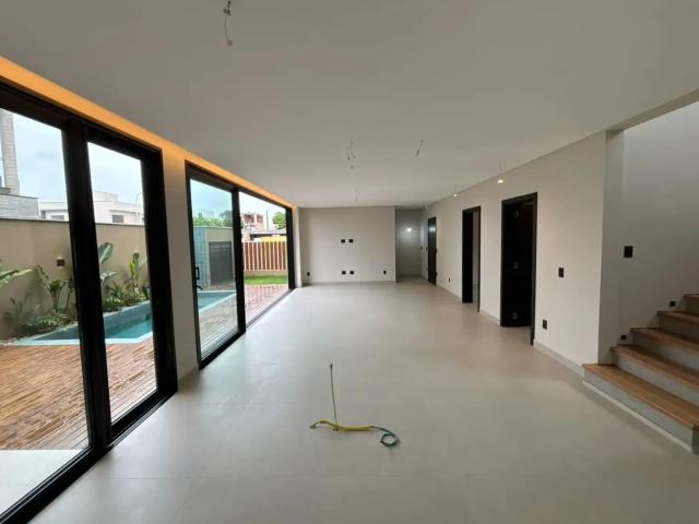 Casa / Sobrado para Venda em Florianópolis/SC Campeche 4 Quartos