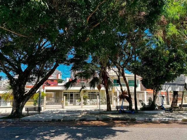 Casa / Sobrado para Venda em Florianópolis/SC Canto 4 Quartos