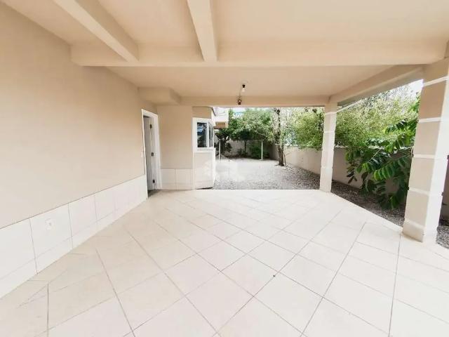 Casa / Sobrado para Venda em Florianópolis/SC Carianos 3 Quartos